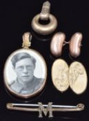 A 9ct gold locket, Birmingham 1915, two 9ct gold cufflinks (5.6g) and a 9ct gold M brooch set with