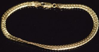 An 18ct gold bracelet, 21.5cm, 6.6g
