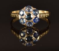 A 9ct gold set with a cluster of sapphires, size M, 1.8g