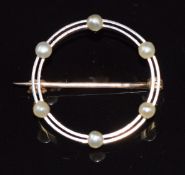Edwardian brooch set with pearls with a platinum finish, 2.7g
