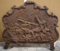 Antique cast iron fireback with relief decoration of mounted riders in a battle scene, ex Fladbury