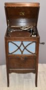 HMV c1920s wind up parlour gramophone in oak case, standing on flare end legs, W44 x D44 x H86cm