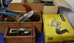 Woodworking tools to include Stanley plough plane, Record no 77 plane, Stanley Bailey No. 4 and a