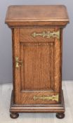 Late 19thC oak bedside cabinet, W40 x D35 x H71cm
