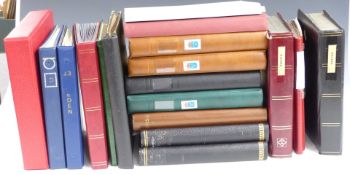 A large collection of stamps from Sweden in 18 albums, folders and stockbooks mint and used from