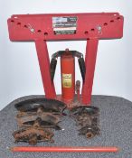 Sealey 10 ton hydraulic pipebender with variously sized six dies, height 54.5cm