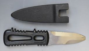 Gerber diver's knife with 8cm blade and sheath. PLEASE NOTE ALL BLADED ITEMS ARE SUBJECT TO OVER