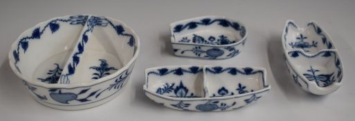 Four Meissen hors d'oeuvres dishes decorated in the onion pattern, largest diameter 11cm
