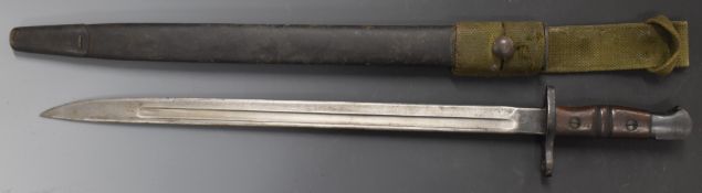American WW1 Remington bayonet with clear stamps to ricasso, 43cm fullered blade and scabbard and