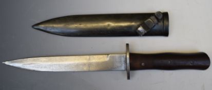 WW2 Italian fascist dagger with 20cm blade and metal scabbard. PLEASE NOTE ALL BLADED ITEMS ARE