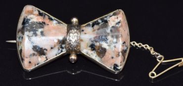 Victorian yellow metal brooch set with agate in the form of a bow