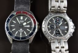 Two Citizen diver's style gentleman's wristwatches ref. 5502-F50344 with day and date aperture,