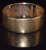 A 9ct gold wedding band / ring, size P, 2.8g