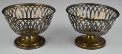 George V pair of hallmarked silver pedestal bon bon dishes with pierced decoration, Birmingham