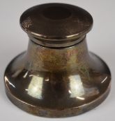 George V hallmarked silver inkwell with engine turned lid, London 1919, maker's mark C&A, height