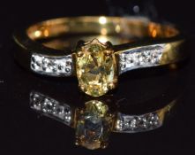 A 9k gold ring set with golden beryl and white topaz, size N, 2.3g