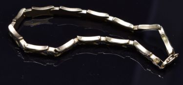 A 14ct gold bi-coloured bracelet, 5.9g