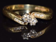 An 18ct gold ring set with diamonds in a twist setting, size L, 4.2g