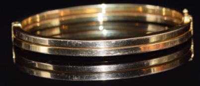 A 9ct gold bangle, 9.5g