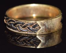 Yellow metal ring set with plaited gold rope and elephant hair, size N, 1.4g