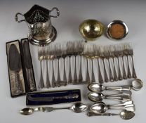 Hallmarked silver mounted circular photograph frame with easel back, diameter 10cm, boxed hallmarked