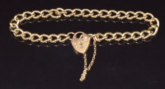 A 9ct gold bracelet with heart clasp, 13.6g