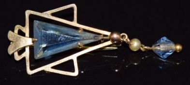 A 9ct gold brooch set with paste, 2g