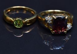 Two 9ct gold rings set with peridot and garnets, size N, 6.5g