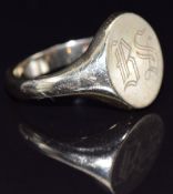 A 9ct gold signet ring, size W/X, 10g