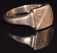A 9ct rose gold signet ring, size M, 5.1g