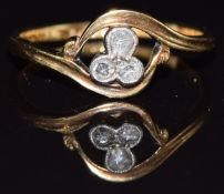 An 18ct gold ring set with rose cut diamonds, c1910, size M, 2.2g