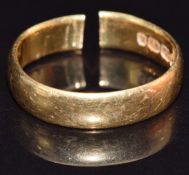 A 22ct gold wedding band/ring, Birmingham 1895, 6.1g