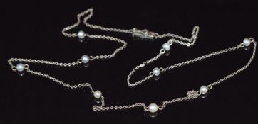 A white metal necklace set with pearls, the square clasp set with seed pearls, 1.8g