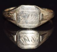 A 9ct gold signet ring, size M/N, 1.6g