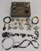 A collection of jewellery including silver star pendant, silver dragon brooch, agate pendant,