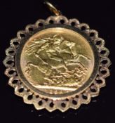 Queen Victoria 1899 veiled head gold full sovereign in 9ct gold mount, 10.6g