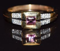 A 9k gold ring set with tourmaline and diamond size, N, 2.4g