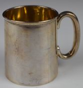 Edward VII hallmarked silver hallmarked silver tankard of plain tapering form with gilt interior,