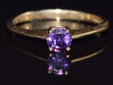 A 9k gold ring set with an amethyst, size N, 1.6g
