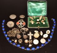 A collection of silver jewellery including Victorian brooch, Scottish agate brooch, button,