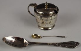 George V hallmarked silver mustard with blue glass liner, Birmingham 1915, maker Deakin & Francis