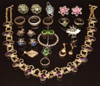Collection of jewellery including Art Nouveau necklace, silver kilt pin, three 9ct gold earrings,