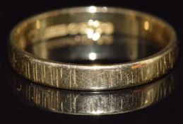 An 18ct gold wedding band/ ring, size J, 1.7g
