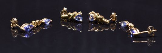 Two pairs of 9ct gold earrings set with tanzanites, 4g