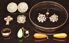 A 9ct gold ring, Chester 1915, neillo flapper bangle, Victorian earrings, Chinese silver button,