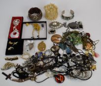 A collection of costume jewellery including 9ct gold locket, agate pendant, Egyptian pendant, etc