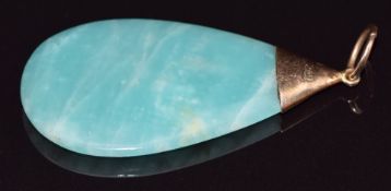 A c1910 9ct gold pendant set with agate, 7.6g