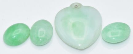 A jadeite heart pendant and three jadeite cabochons, 5.5g