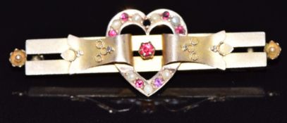 A c1910 9ct gold brooch in the form of a heart set with seed pearls and paste, 2.6g