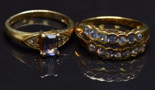 Two 9ct gold rings set with paste and quartz, size N, 5g